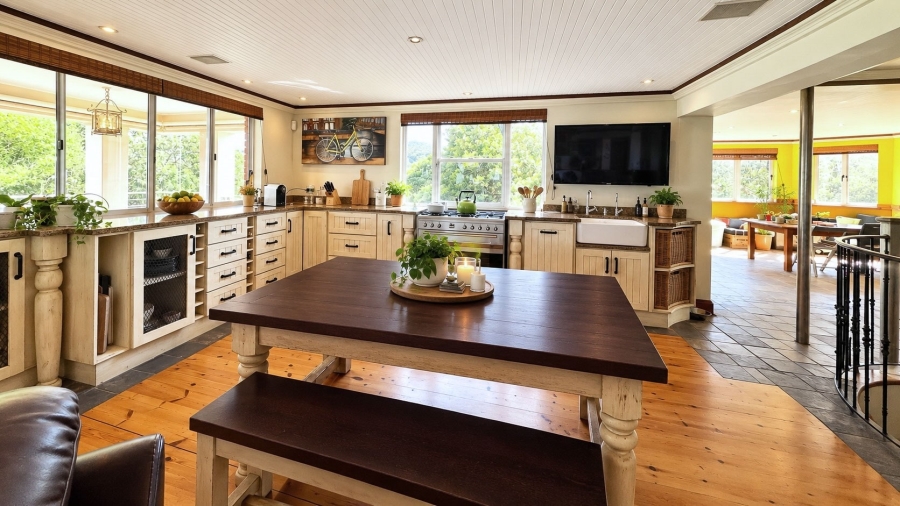 6 Bedroom Property for Sale in Lovemore Park Eastern Cape